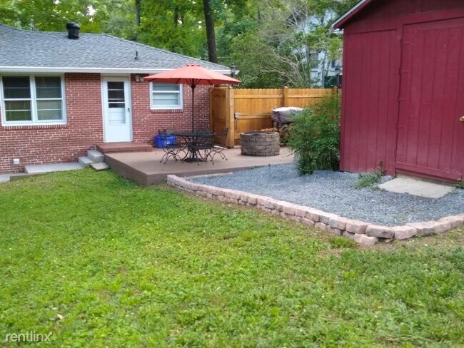 Building Photo - 3 br, 1 bath House - 802 Larry Lane