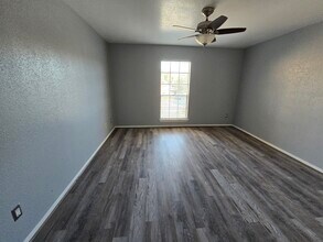 Building Photo - 1860 White Oak Dr