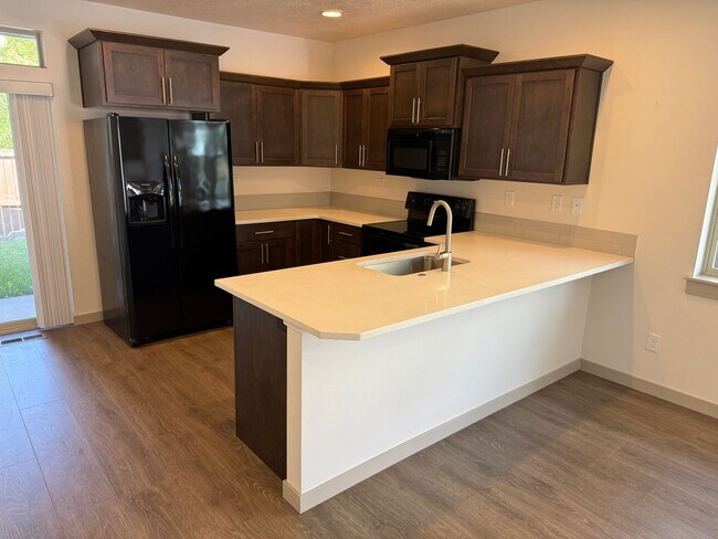 Foto del edificio - Newer 3 Bed/2 Bath Construction on Bend's Eastside - Cessna Drive