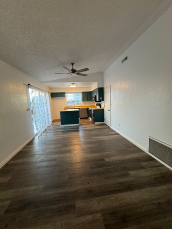 Foto del edificio - 1450 Whyler Rd