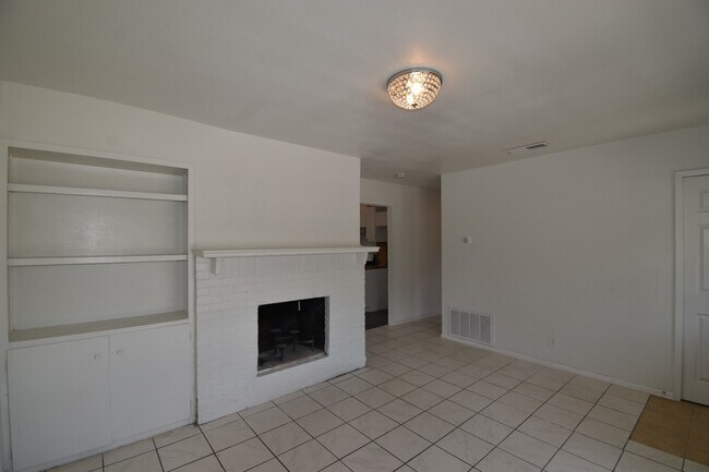 Foto del edificio - Welcome home to 411 Artemis!