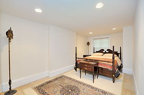 Building Photo - 121 E 35th St