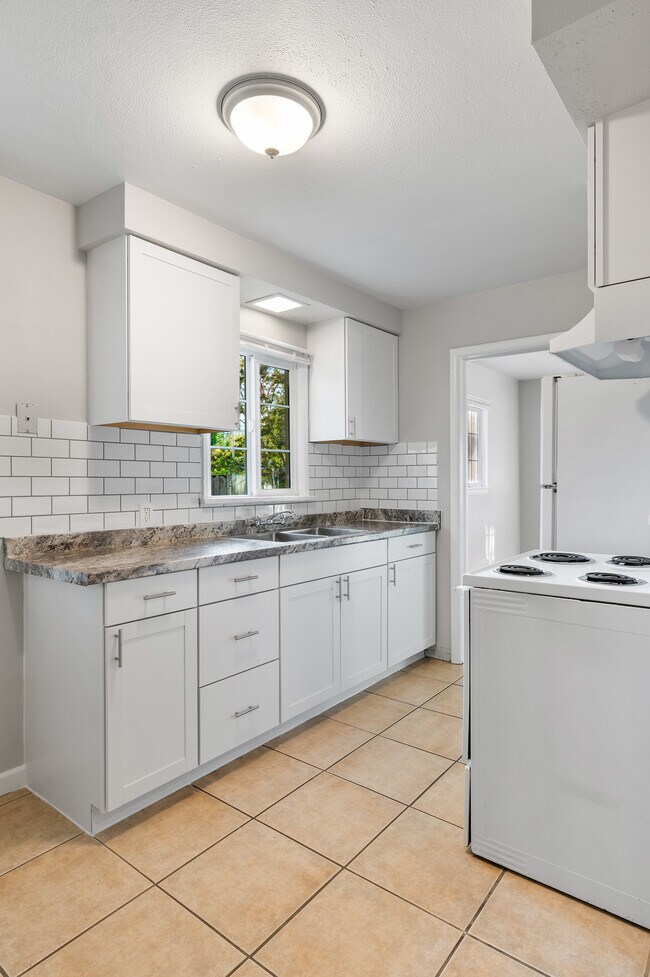 Foto del edificio - 19443 Hill St