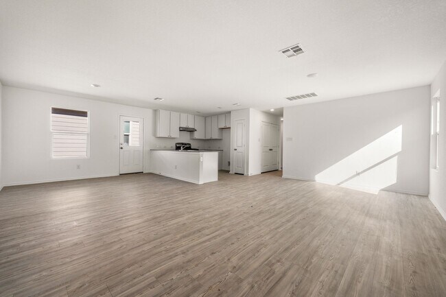Foto del edificio - Brand New, Be The First To Live Here!!!