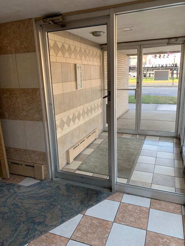 Ceramic Tiled Outer Lobby - 5555 N Rockwell St