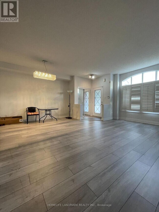 Photo du bâtiment - 74 Bassett Ave