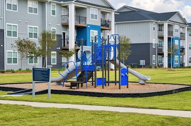 Building Photo - Village at Hunter's Run Apartments