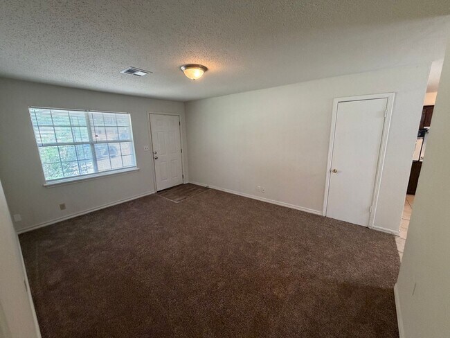 Foto del edificio - 3 bed, 1 bath ,1 car home tucked in a cul-de-sac in Norman!