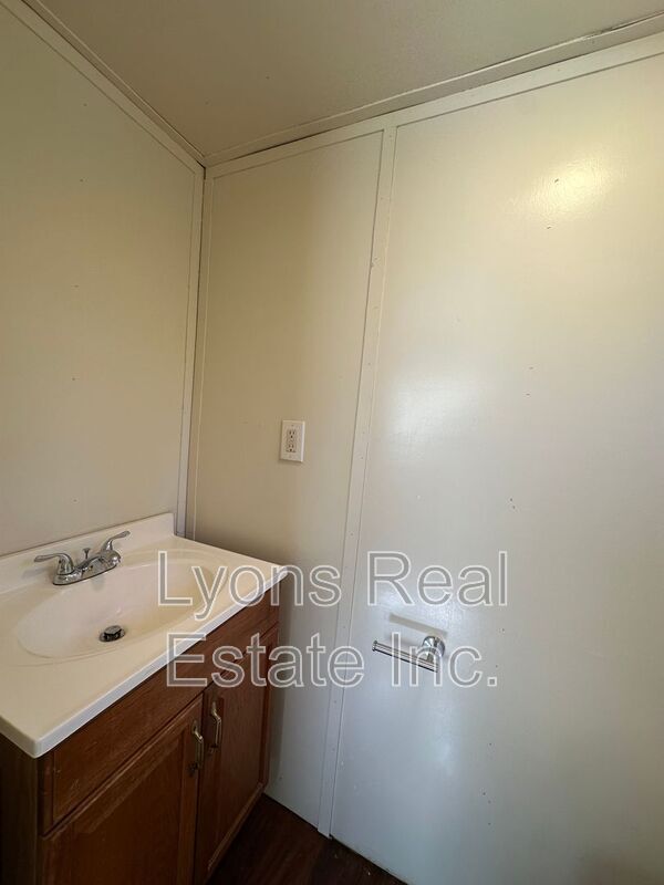 Building Photo - 7849 Suncoast Dr