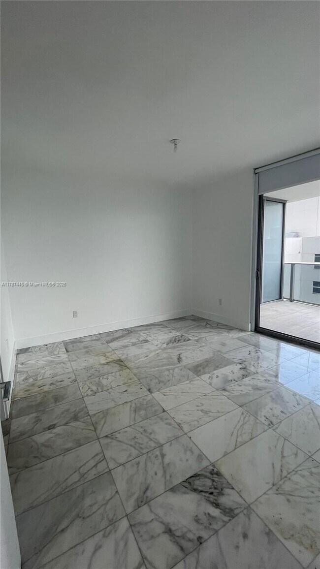 Foto del edificio - 488 NE 18th St