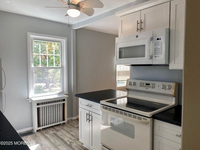 Building Photo - 21 E Lincoln Cir