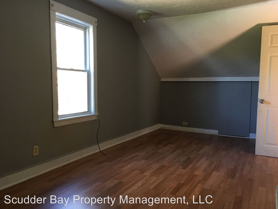 Primary Photo - 3 br, 1 bath Apartment - 51 Lake st