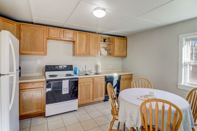 Foto del edificio - 652 S Main St