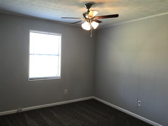 Building Photo - 1465 Sutton Bridge Rd