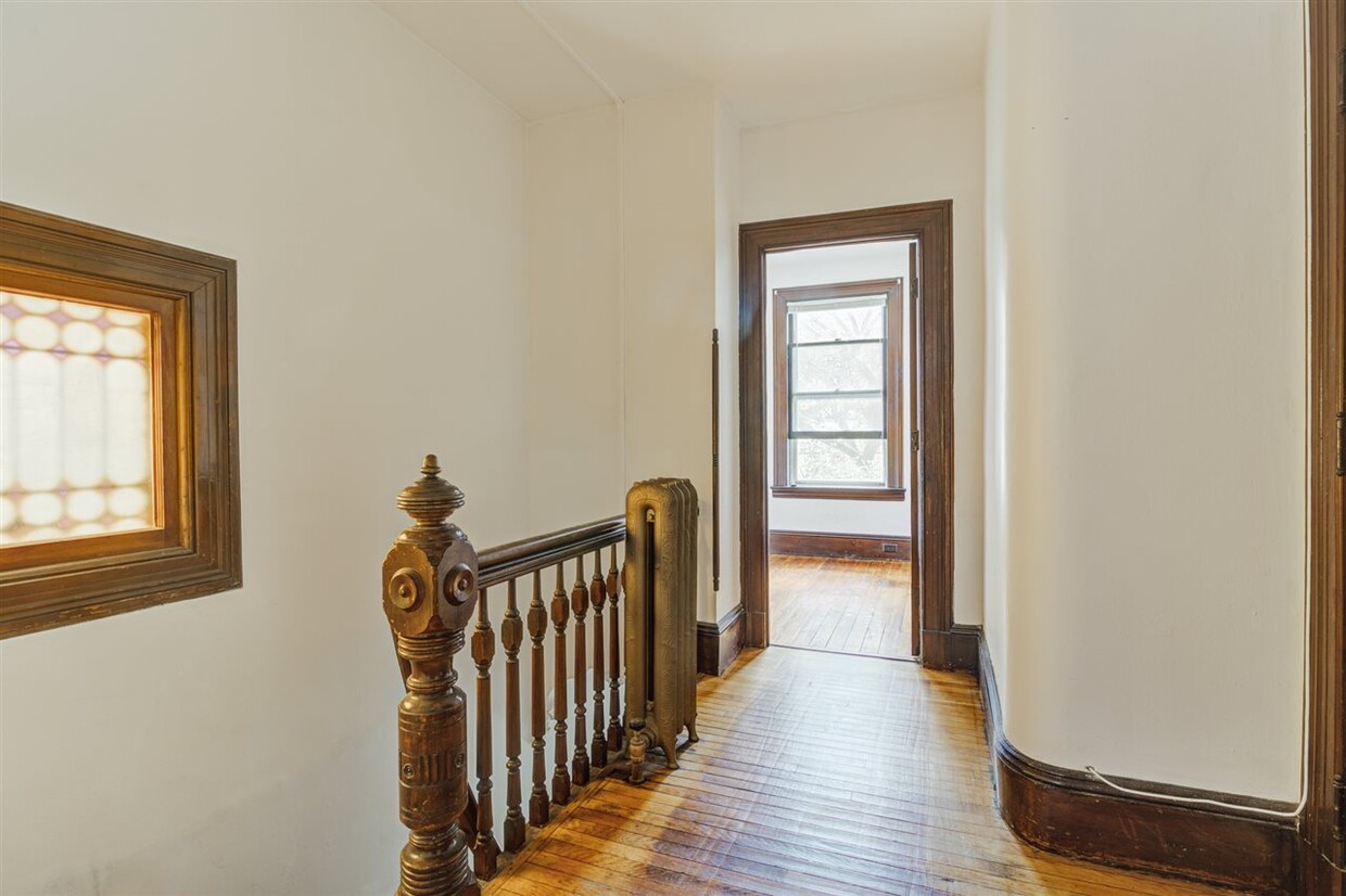 Primary Photo - 140 Clinton Ave