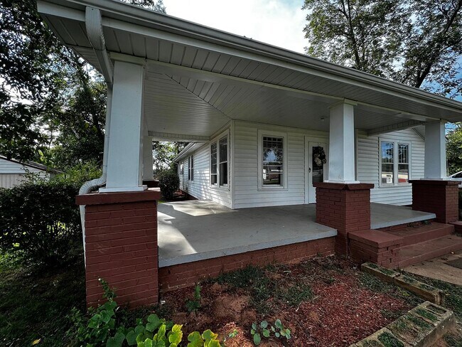 Foto del edificio - 6 New Dunham Bridge Rd