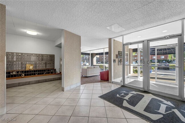 Building Photo - 12520 Edgewater Dr