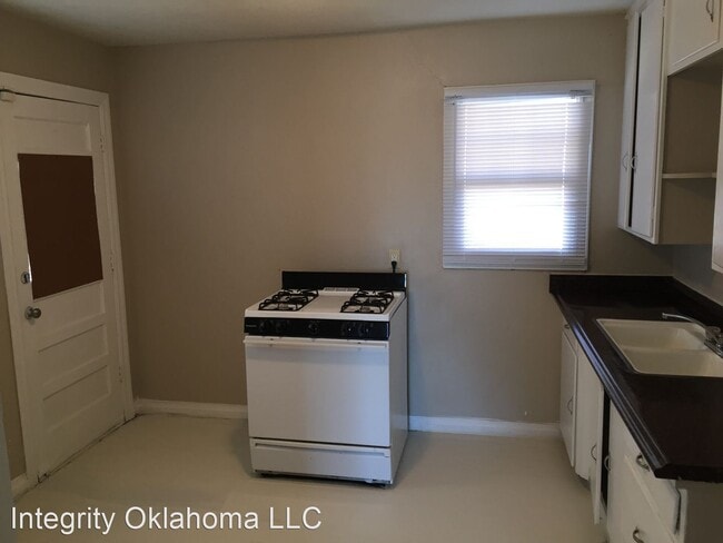 Building Photo - 3 br, 1 bath House - 1809 NE 19th Street