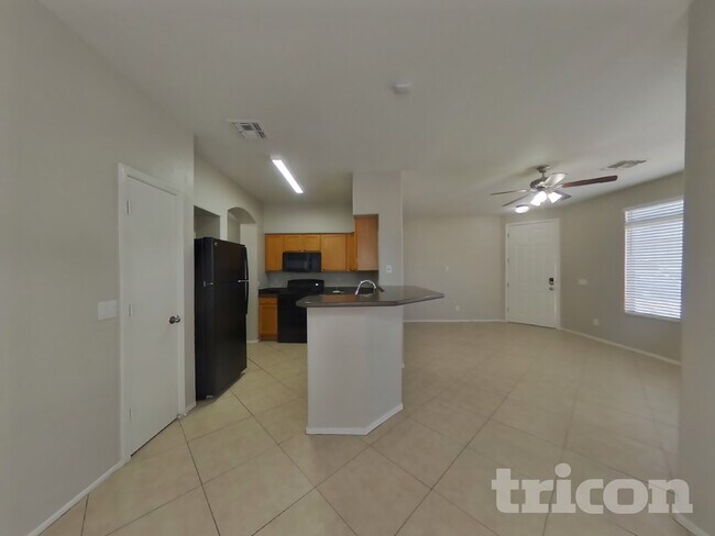 Building Photo - 735 S Bedford Dr