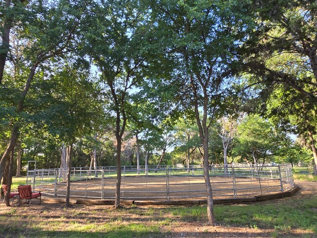 Foto del edificio - 606 Blessing Ranch Rd