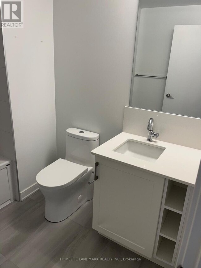 Photo du bâtiment - 681 Yonge St