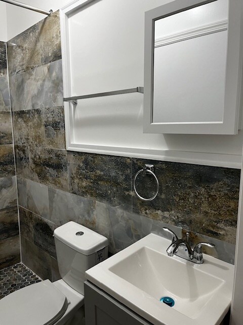 Private Luxury Bathroom - 165 Legion St