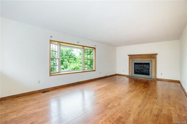 Foto del edificio - 173 Quaker Hill Rd