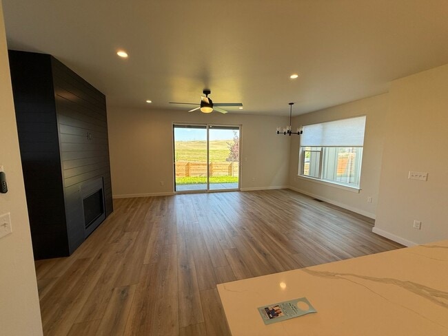 Building Photo - 901 Scenic Trl