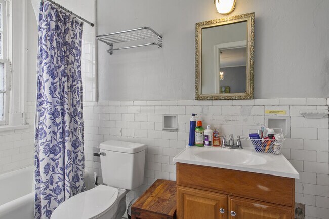 Foto del edificio - 633 College St