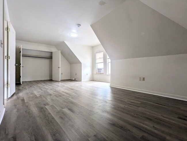 Building Photo - 5552 Black St