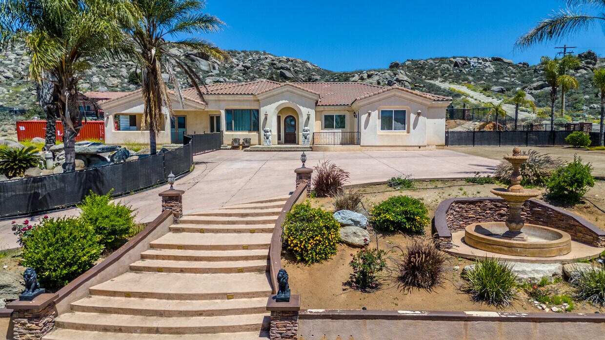 Foto principal - 17425 Cyrus Ln