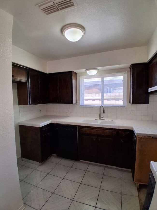 Building Photo - 5083 W Ashcroft Ave