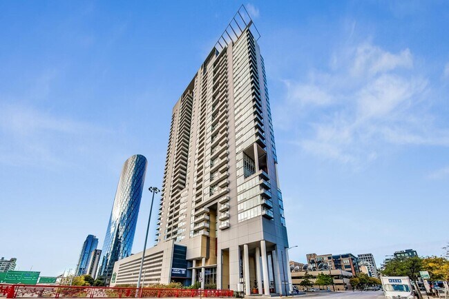 Foto del edificio - 737 W Washington Blvd