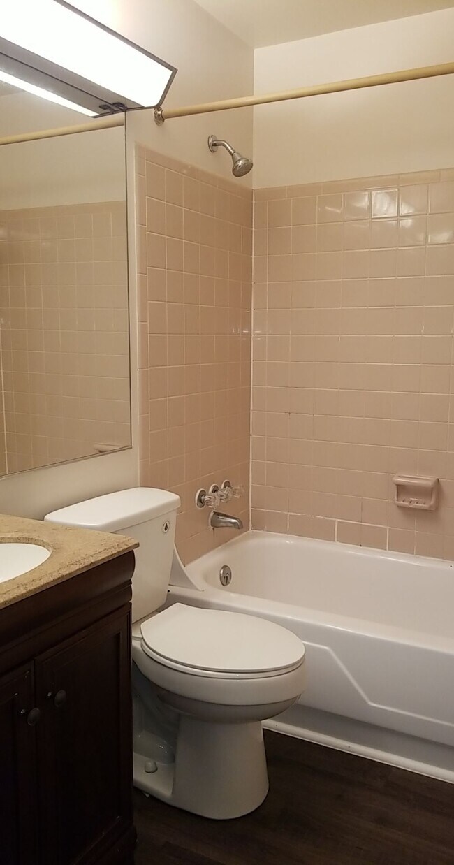 Foto del edificio - 6502 Carefree Ln