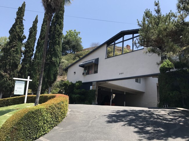 Building Photo - 2108 N Verdugo Rd