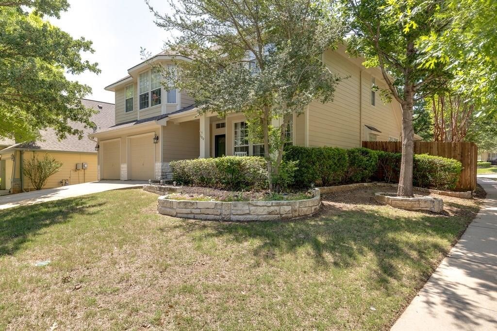 Primary Photo - 300 Silver Oak Dr