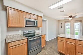 Building Photo - 222 Old Oaks St