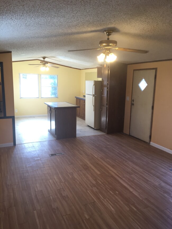 Building Photo - 815 Clutts Rd