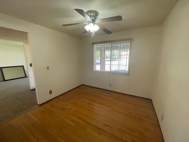 Foto del edificio - $4,290 / BEAUTIFUL BROOKVALE HOME IN CENTR...