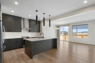 Building Photo - 47 Royston Way NW