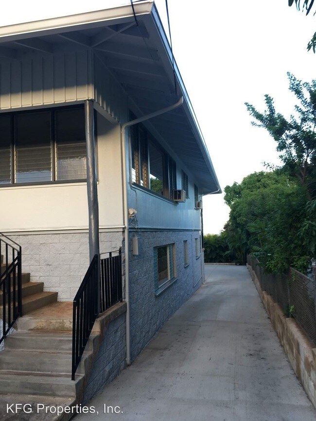 Building Photo - 717 18th Ave