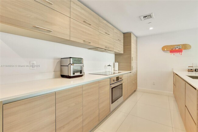 Foto del edificio - 1300 S Miami Ave