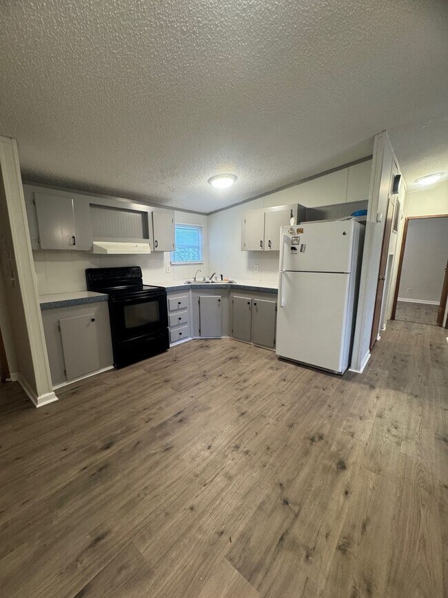Foto del edificio - 204 Moss Creek Ln