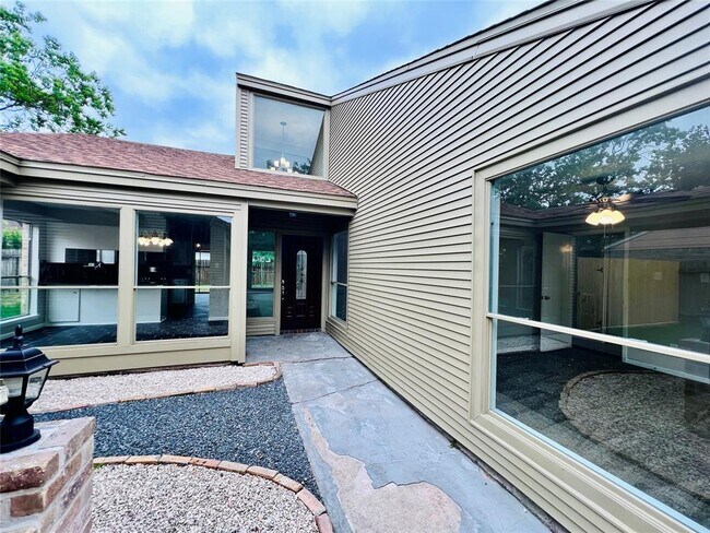 Foto del edificio - 2343 Bright Meadows Dr