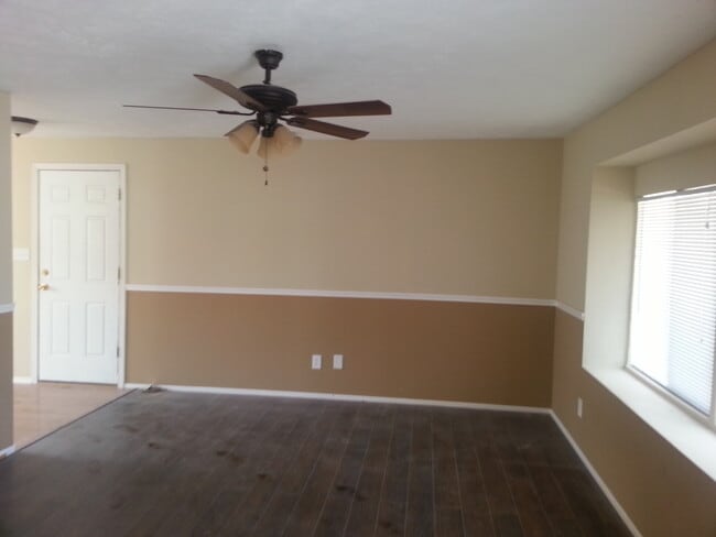 Foto del edificio - 4 bedroom 3 bathroom w/basement