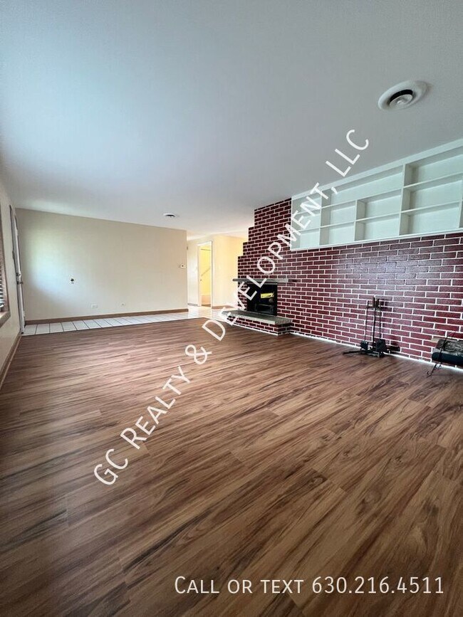 Building Photo - *** 1/2 MONTH FREE / CHARMING 3-BDRM SCHAU...