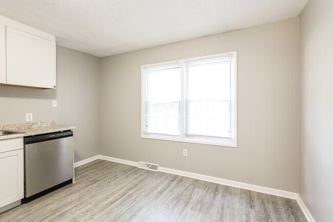 Building Photo - Charming Home in Spartanburg