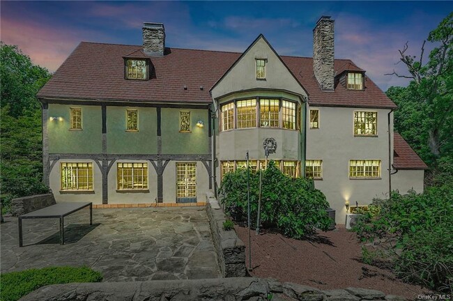 Building Photo - 9 Windward Ave