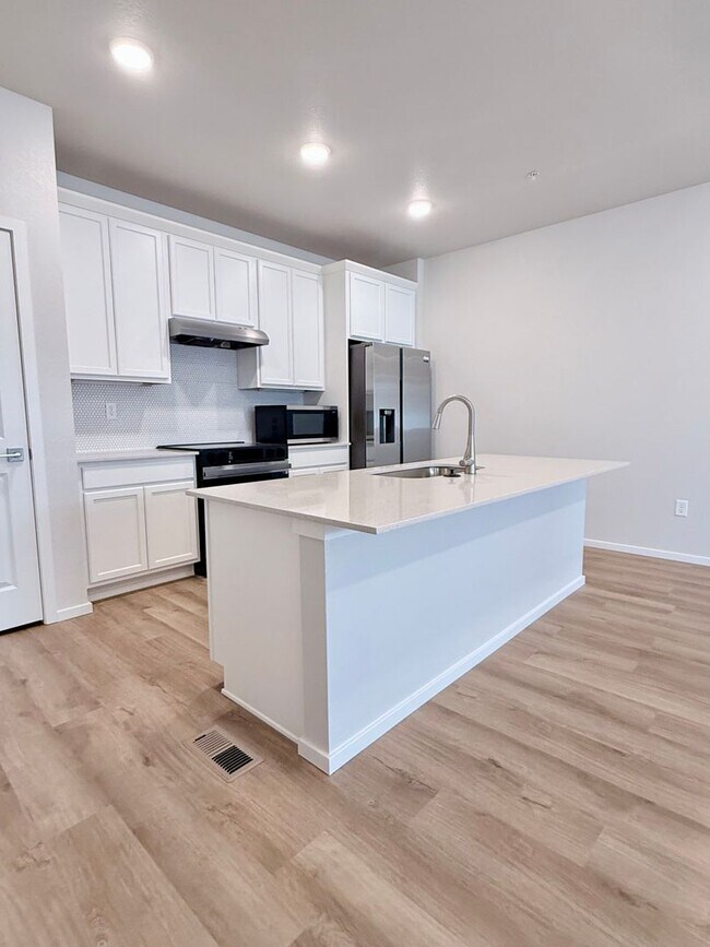 Foto del edificio - Modern 2-Bedroom Condo in Fort Collins - B...
