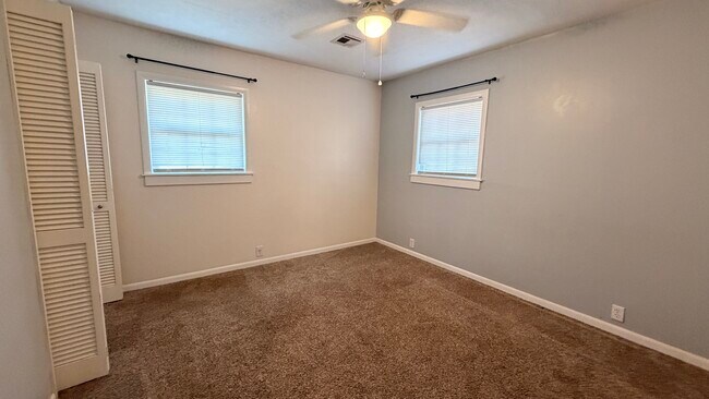 Foto del edificio - 40005 Benson Park Rd